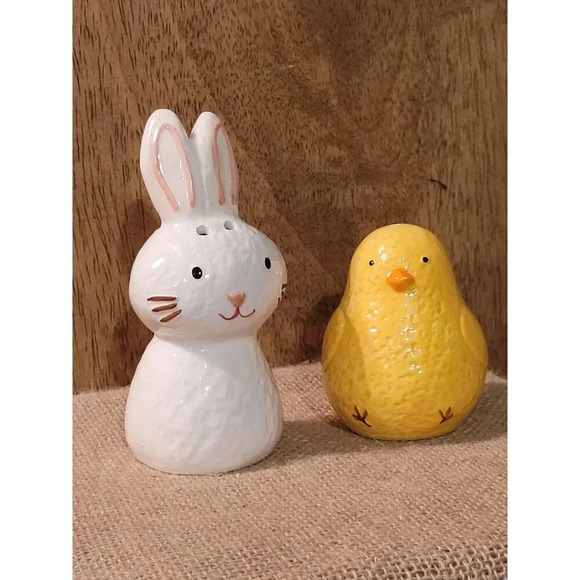 Cracker Barrell Bunny and Chick Salt and Pepper Shakers, EUC - Picture 4 of 4